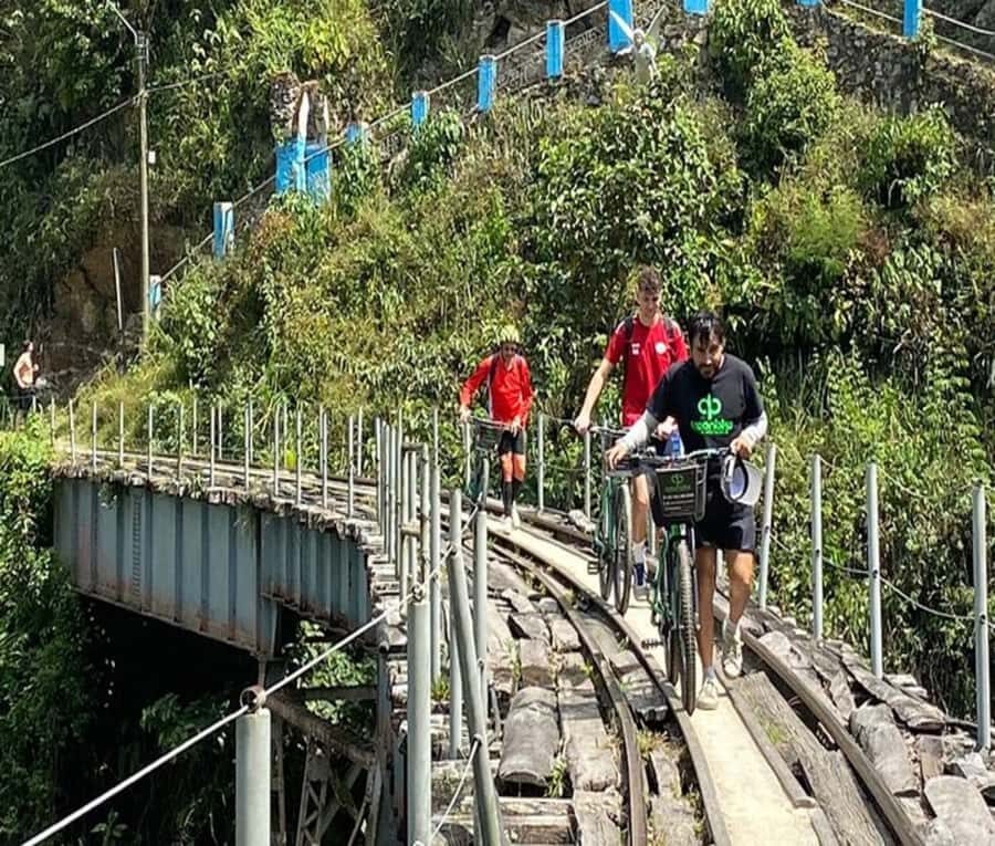 Medellín: Full-Day Mountain Bike Tour with Lunch - The ride begins: open roads, crossings, and the first big wow moments