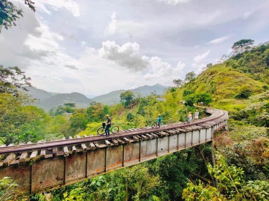 Medellín: Full-Day Mountain Bike Tour with Lunch - Morning coffee plus a safety briefing that actually helps