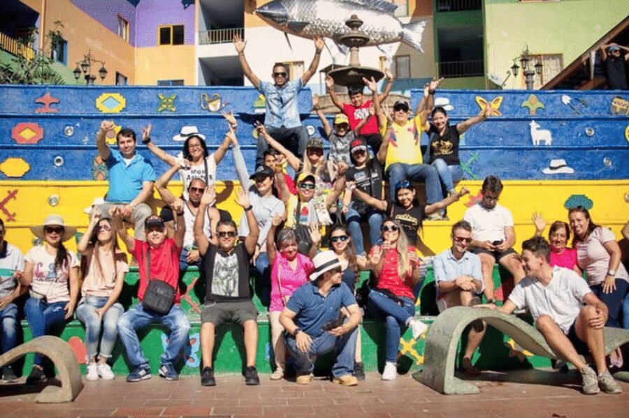 Medellin: Guatape and El Penol Rock Day Trip with Boat Ride - Replica stops and photo windows that help you navigate the real places