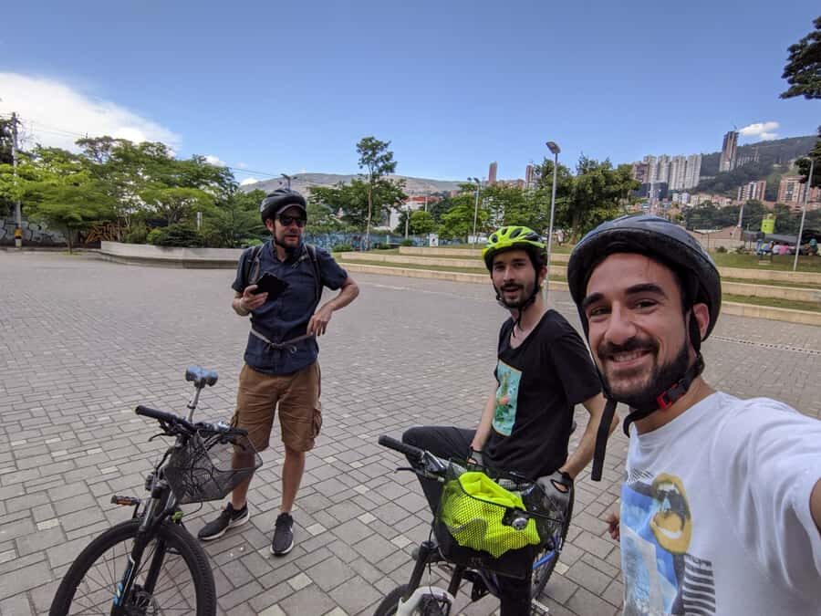 Medellín: Guided City Bike Tour - Why a guided bike tour makes Medellín click fast