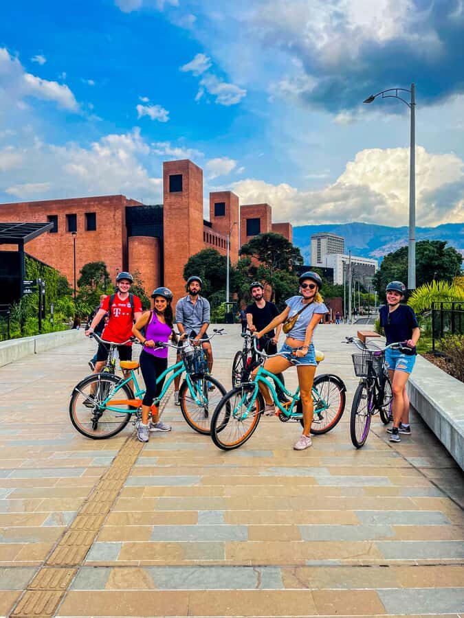 Medellín: Guided City Bike Tour - Medellín River Parks: new public space with a social job
