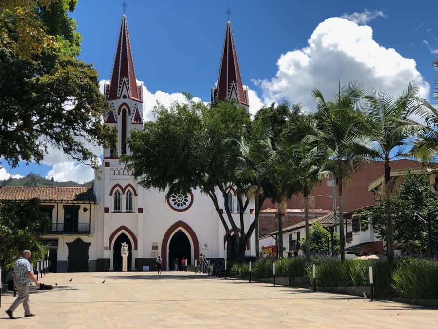 Medellín: Half-Day Private Colonial Towns Tour - El Retiro: 18th-Century Streets and a Church-First Welcome