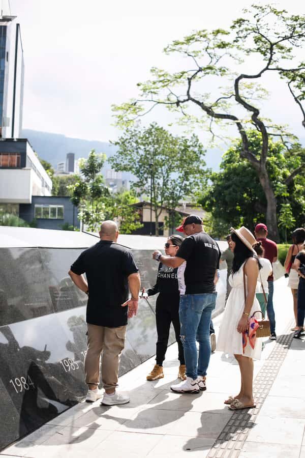 Medellín: Pablo Escobar Tour incl. museum & transportation - Guatapé photo stop: the reset your camera will thank you for