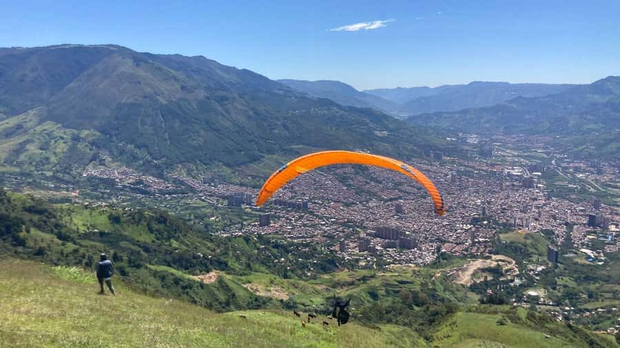 Medellín Paragliding - Go Pro Included - The 15-Minute Flight Above Medellín (and What to Expect in the Air)