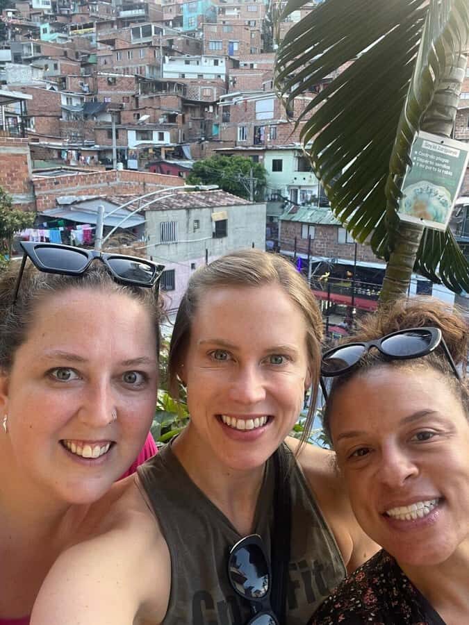 Medellín: Private City Tour and Comuna 13 Tour - A 6-hour Medellín loop that connects today to the past