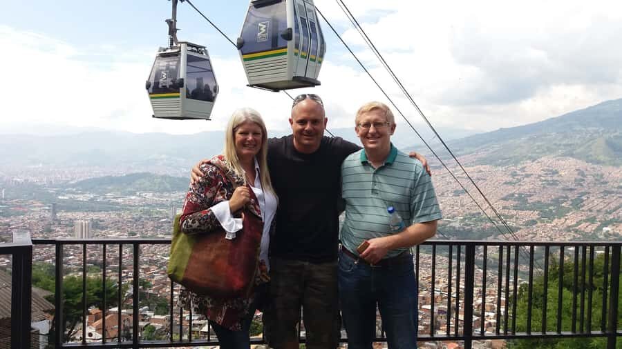 Medellín: Private Pablo Escobar and City Tour - Lunch Break: Paisa Food Without the Guesswork