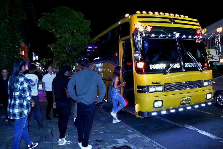 Medellin: Rumbero Party Bus with all the beer you can drink - The 3-hour route: Puente de la 4 Sur, Calle 70, and Milla de Oro