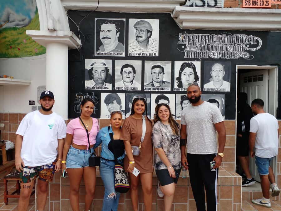 Medellin: Tour Pablo Escobar y Comuna 13 Privado - Two tours, one morning: what the day actually feels like
