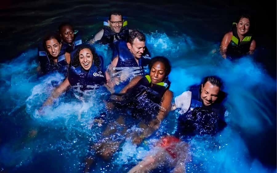 National Aviary and Playa Blanca Plankton Full-Day Tour - Barú Island and Mambo Beach Club: beach time with real facilities
