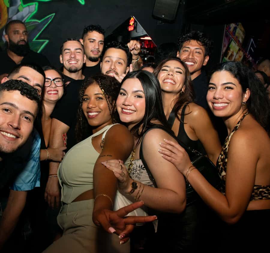 Nightlife Medellin, Rooftops, bars and Clubs - Walking the Parque Lleras to Provenza route: empanada fuel and local advice