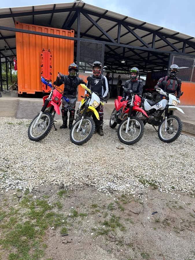 Off-road motorcycle adventure through the Medellín mountains - Meeting at Master Rent a Car: the start that keeps your day smoother