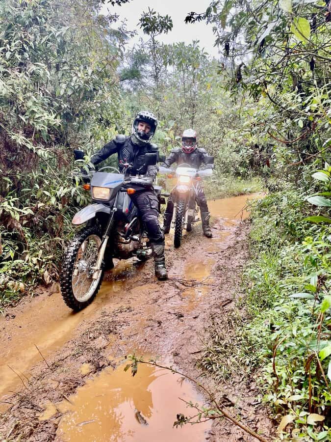 Off-road motorcycle adventure through the Medellín mountains - The four-day rhythm: classes, private track practice, and guided mountain riding