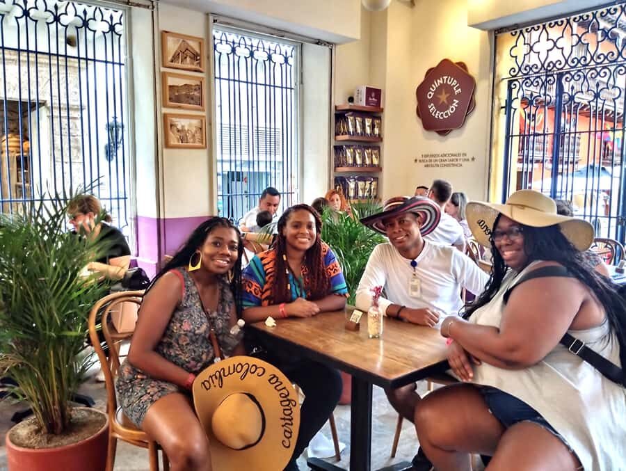 Old City Cartagena Private Tour - Emeralds, Then a Local Drink: A Break That Doesn’t Kill the Momentum