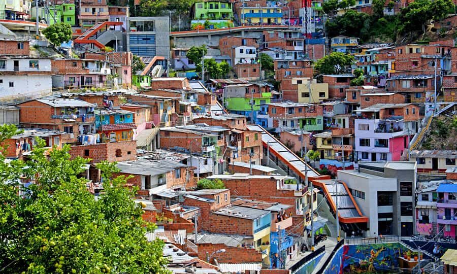 pablo, comuna 13 & cable car express tour - How the 4-hour flow actually feels (with the key timing blocks)