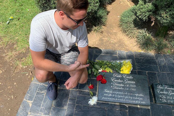 Pablo Escobar +Comuna13 tour - Private Touring: How the Guide Fixes the Language Barrier