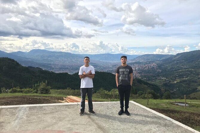 Pablo Escobar Historic Tour and Cable car - Stop 1: Parque Memorial Inflexion and the victim-focused tone