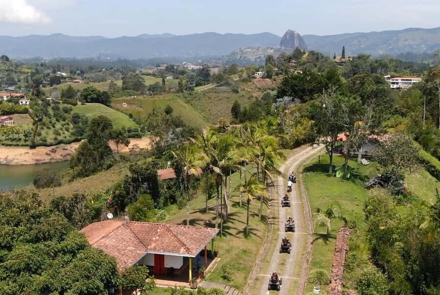 Pablo Escobar Mansion+Paintball+Boat+ATV (Private Guatape) - The boat ride to Guatapé: time to look up and breathe
