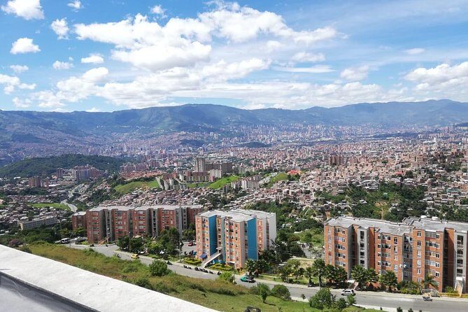 Pablo Escobar tour and comuna 13 - Why This Pablo Escobar and Comuna 13 Combo Works