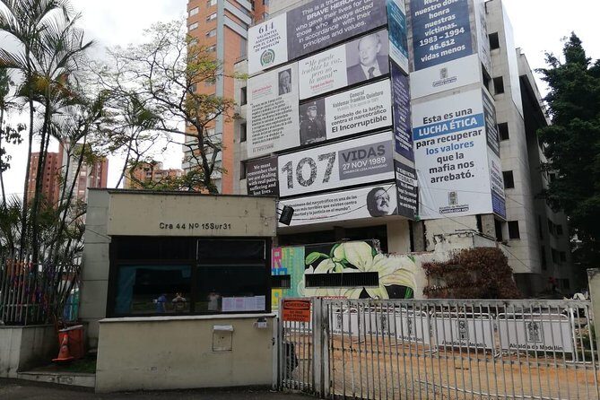 Pablo Escobar tour and comuna 13 - Stop 1: Cementerio Jardines Montesacro and the Meaning of Pablo’s Grave