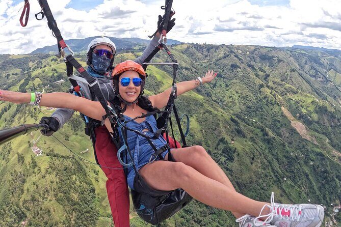Paragliding in Medellin. - Medellín Paragliding from Bello: what you’re really buying