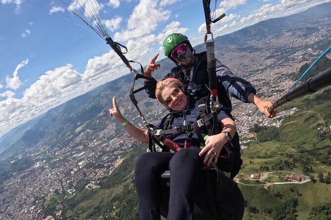 Paragliding in Medellin. - Staff energy and first-timer confidence: what “helpful” really means here
