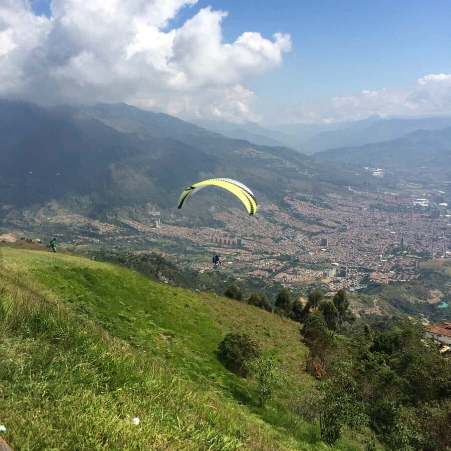 Paragliding the Andes from Medellín - Transport, duration, and why the schedule is set up this way