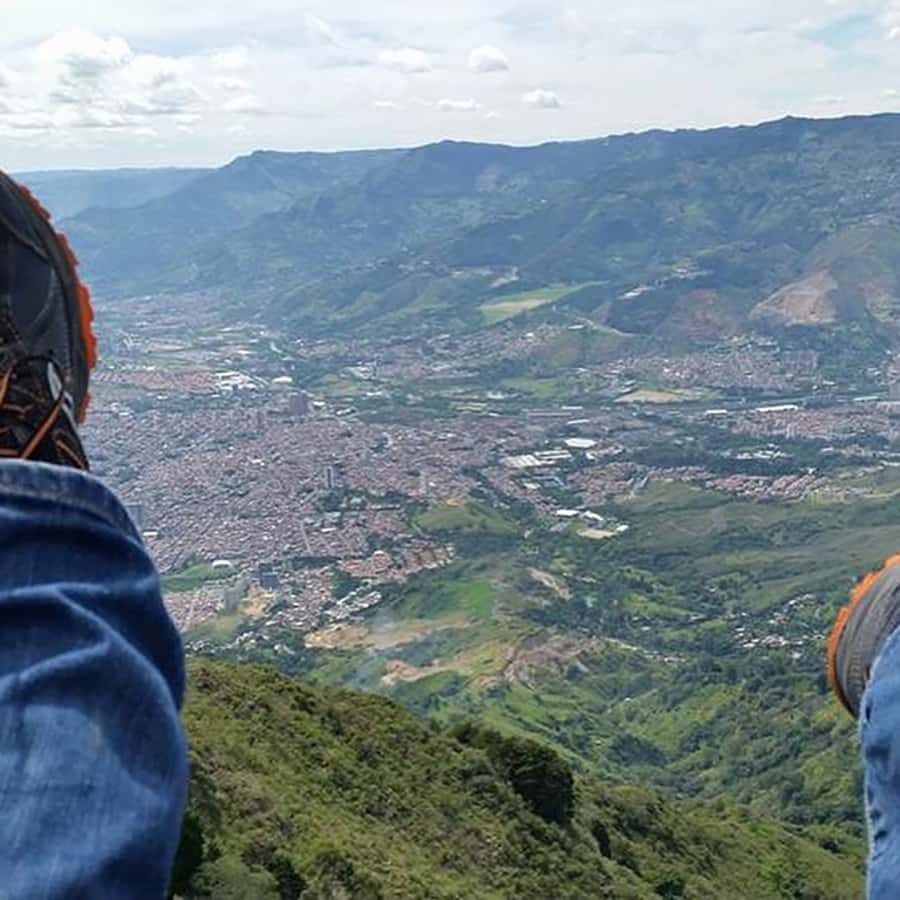 Paragliding the Andes from Medellín - The one-hour safety briefing: where confidence is built