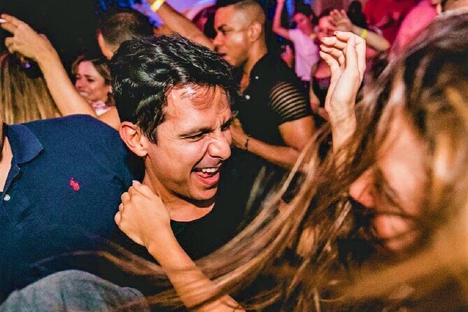 Party without limits! Cartagena; VIP Party. - Stop 1 in Centro Historico: welcome drinks and live music