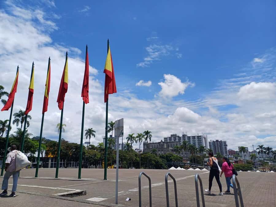 PEREIRA: PRIVATE TOUR OF MAIN SQUARES, HISTORICAL SITES + LOOKOUT POINT - La Libertad Park: the “warm-up” stop that sets the tone