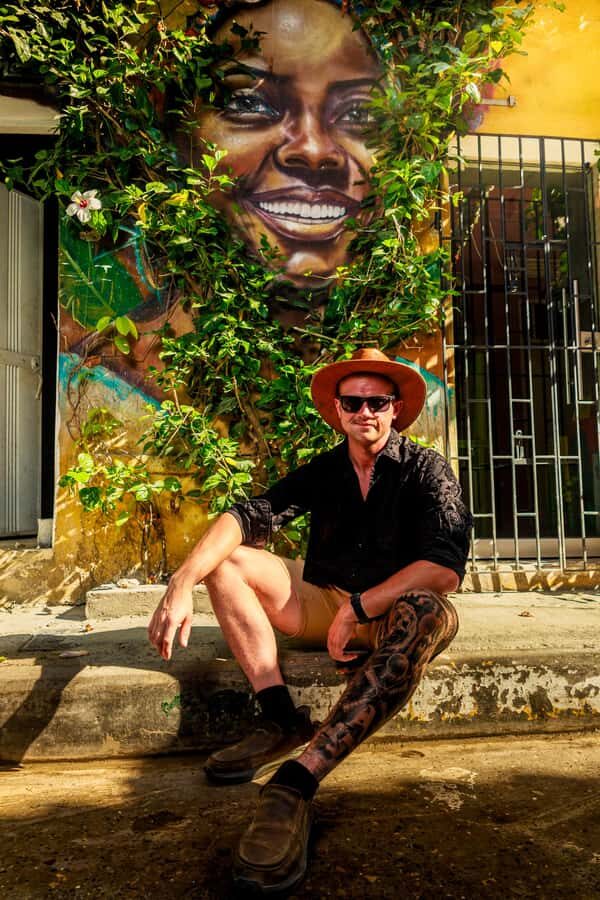 photo session through the streets of cartagena - The pro factor: posing direction you can actually use