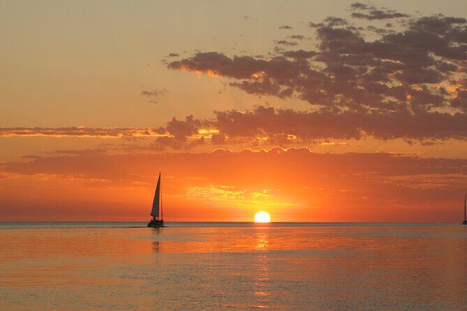 Private Boat Tour to Rio de la Plata and Delta El Tigre with Wine on Board - Food and wine on board: simple, local, and timed right