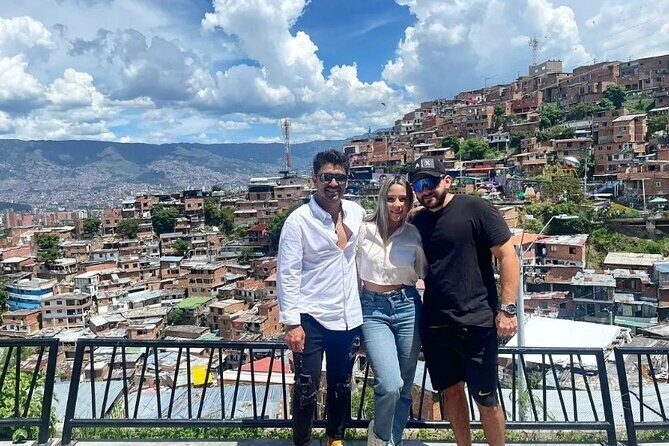 Private City Tour Medellin with Comuna 13 Tour - Plaza Botero and the Center: Start With Easy Icons