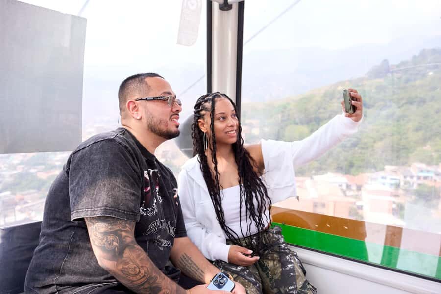 Private Tour Comuna 13 with Cable Car - Why Comuna 13 is so different from normal Medellín sightseeing