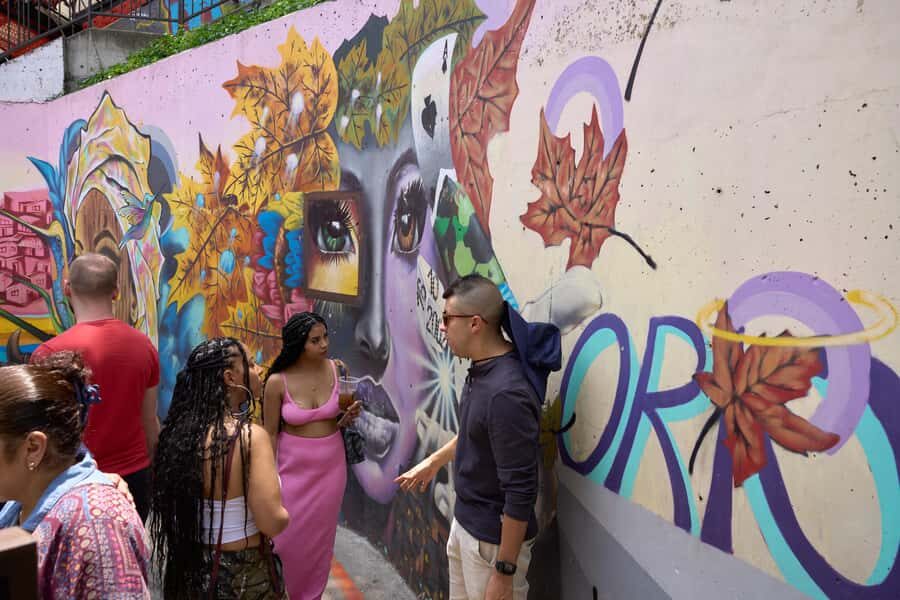 Private Tour Comuna 13 with Cable Car - Street art with meaning: how your guide helps you read the murals