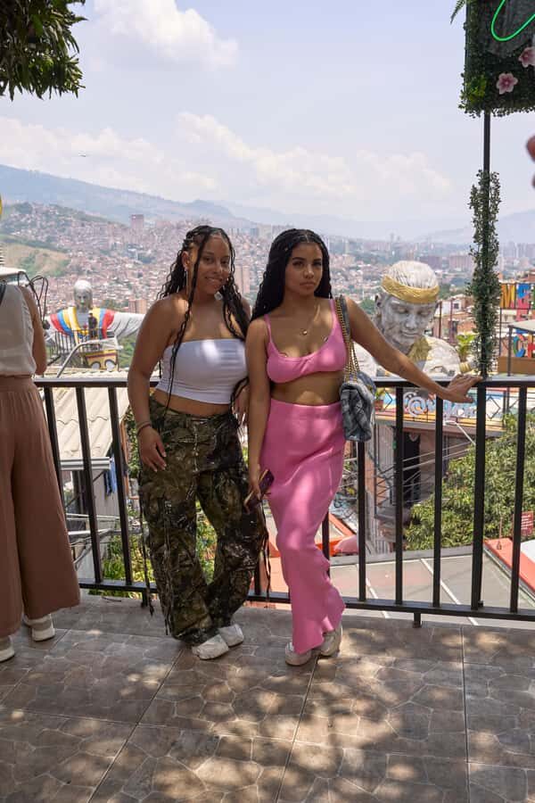 Private Tour Comuna 13 with Cable Car - The traditional dance show: when the neighborhood moves, not just speaks