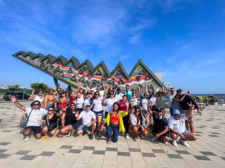 Salida de Cartagena: City Tour a Barranquilla & Santa Marta - Barranquilla Stops: Letters, Boardwalk Views, and Big Names