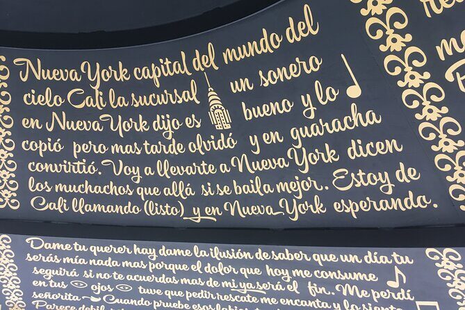 Salsa & Music Tour of Cali - A Hector Lavoe Connection: Listening to Old Records Like a Time Machine
