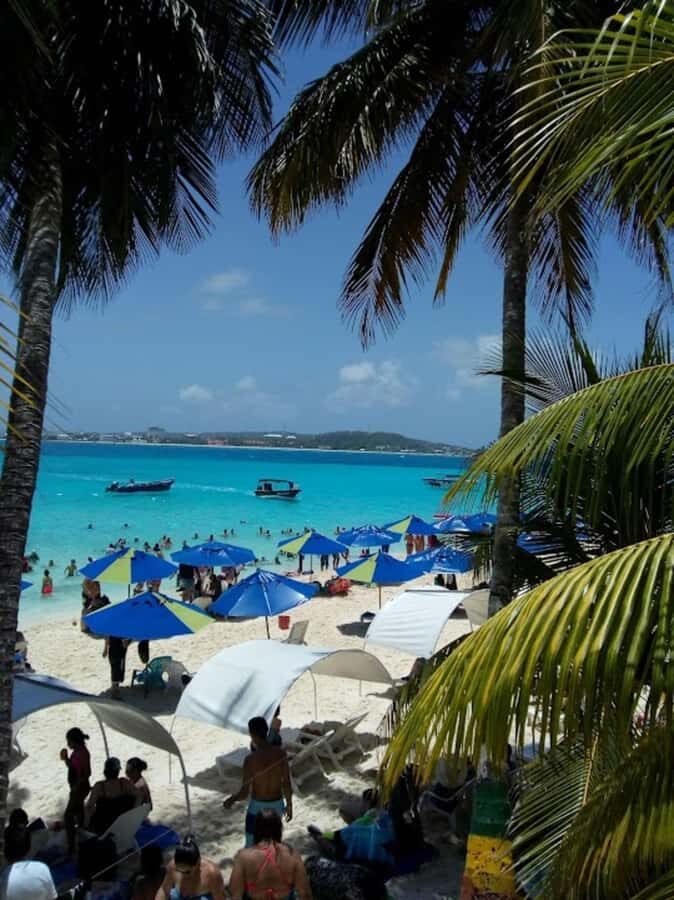 SAN ANDRES: BOAT TRANSFER + JOHNNY CAY - Coral Tax and Lunch: The Two Things People Forget