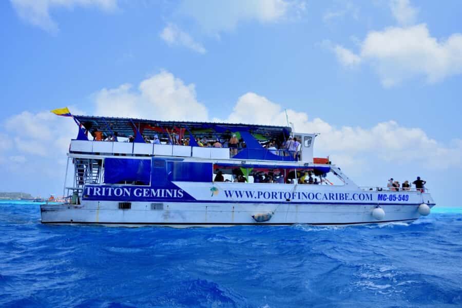 SAN ANDRES: Full Day Combo - Johnny Cay or Aquarium, Bay Tour, Island Chiva Tour - Bay Tour 14:00–16:00: the party cruise with a real purpose
