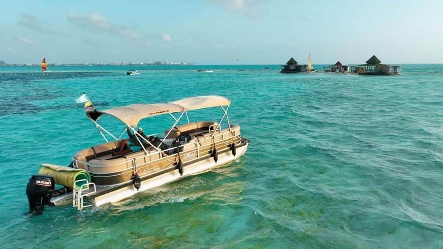 SAN ANDRES: FULL DAY SHARED PONTOON TOUR - Rose Cay and Haynes Cay: where the Natural Aquarium concept makes sense