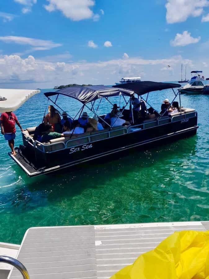 SAN ANDRES: FULL DAY SHARED PONTOON TOUR - The route’s core idea: cruising the inner bay first
