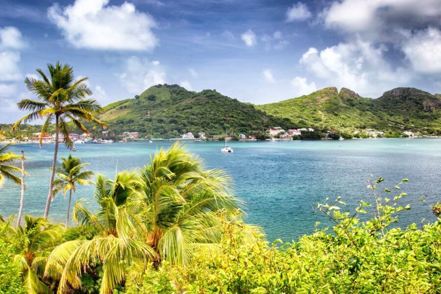 San Andrés: Guided Cays and Mangroves Tour - Johnny Cay Regional Park: Seven Colors of the Sea, Palm Shade, and Real Beach Time