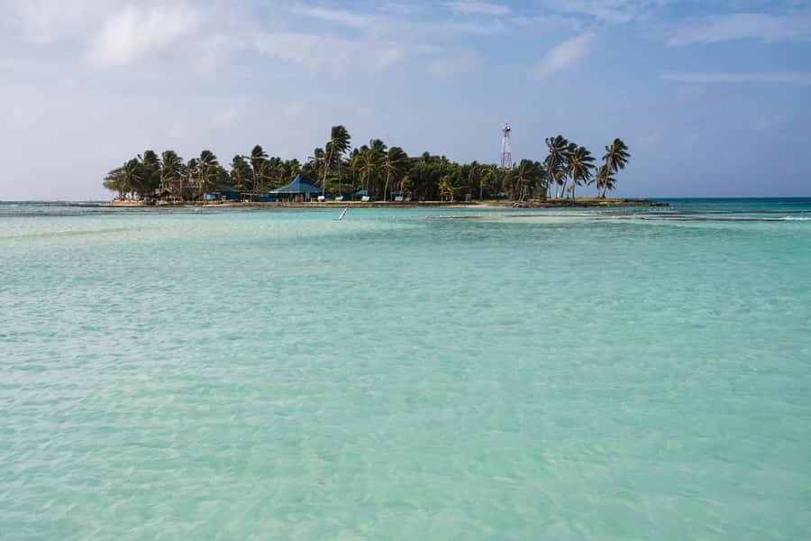 San Andrés: Guided Cays and Mangroves Tour - Charquitos Beach and Mirador de la Loma: Beach Calm Plus Island Perspective