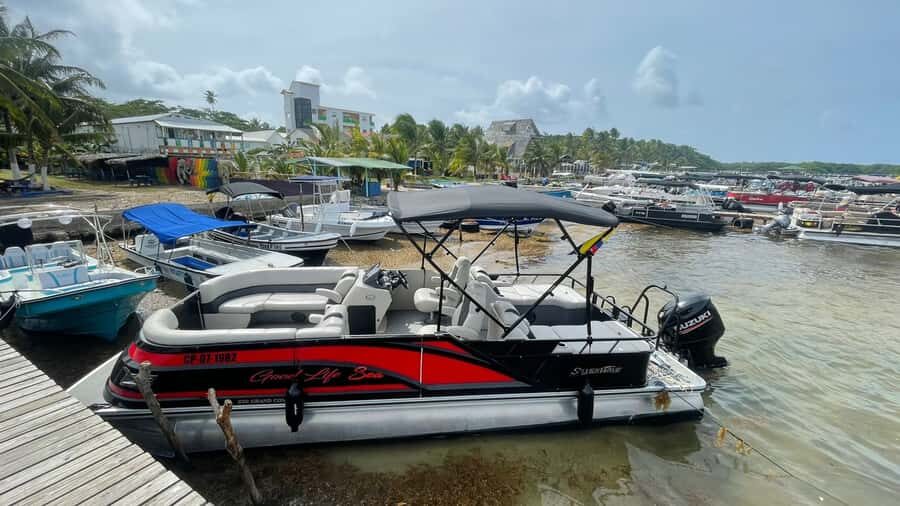San Andrés: Island Pontoon Boat Tour - Snorkeling reality check: what’s included and what isn’t
