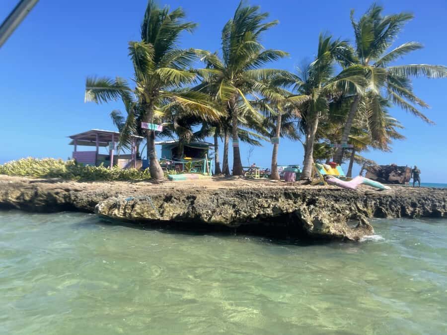 San Andrés: Island Pontoon Boat Tour - San Andrés pontoon boat tour: what the day feels like