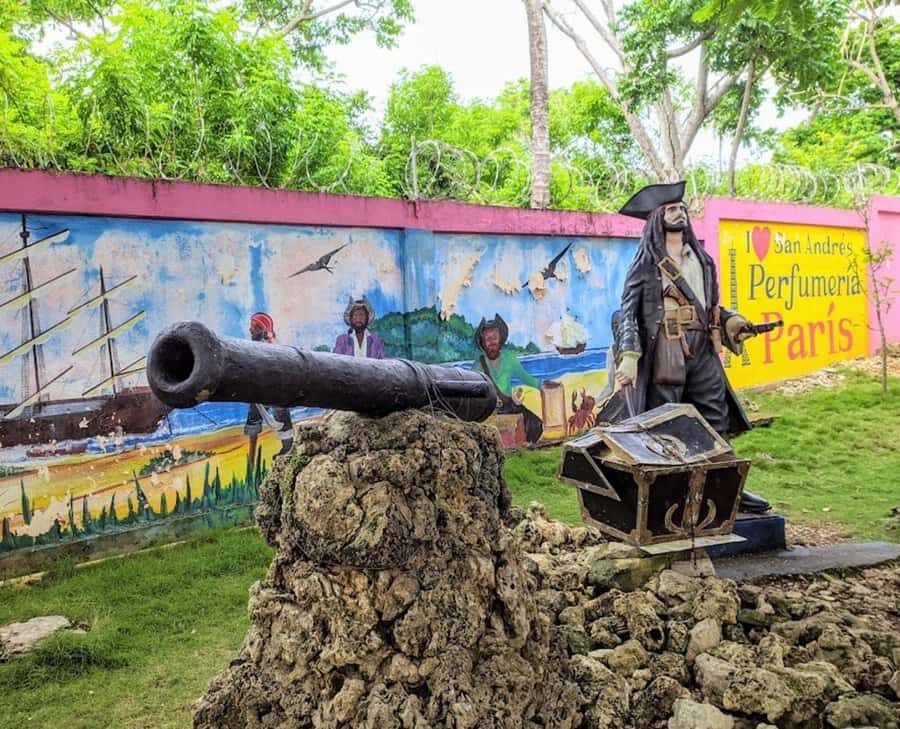 SAN ANDRES: Island Tour by Chiva + Hoyo Soplador - Price and Time: A $30 Tour That Tries to Cover Everything