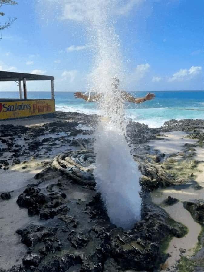 SAN ANDRES: Island Tour by Chiva + Hoyo Soplador - Island Museum House Stop (Casa Museo Isleña): The Culture Part Actually Feels Worth It