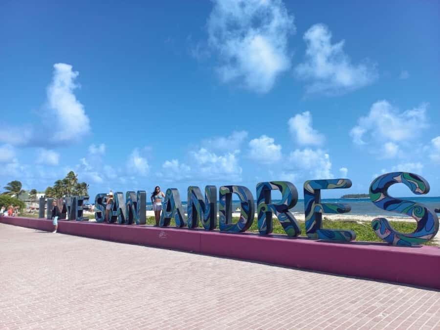SAN ANDRES: Island Tour by Chiva + Hoyo Soplador - San Luis Beach: Free Time Where the Day Softens
