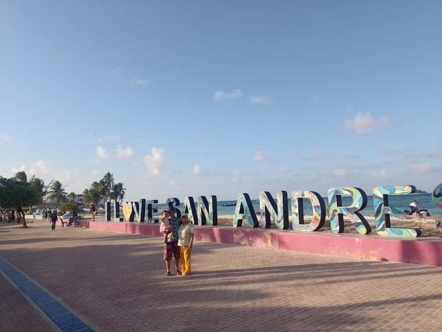 SAN ANDRES: Island Tour by Chiva + Hoyo Soplador - Getting Started at Muelle de la policía: Simple, But Be Early