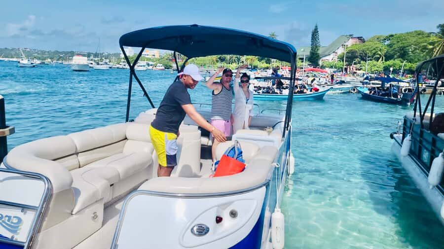San Andres: Private Boat Trip with Aquarium and Beach Stops - Getting to the boat: Muelle de la Policia and what to watch for
